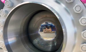 Blick auf die Regelkugel eines Regelkugelhahns. ARTES Valve & Service GmbH, Velten